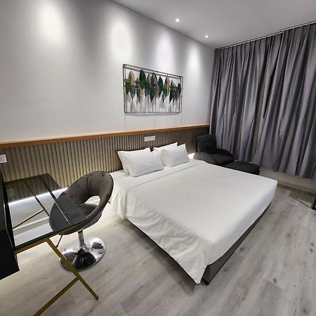 One Point Hotel Кучинг Екстериор снимка