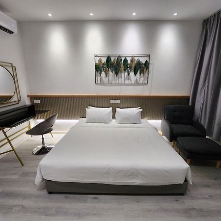 One Point Hotel Кучинг Екстериор снимка
