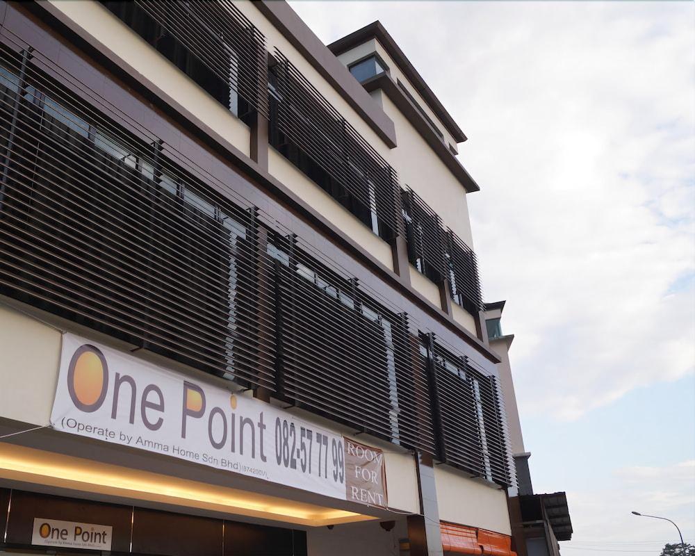 One Point Hotel Кучинг Екстериор снимка