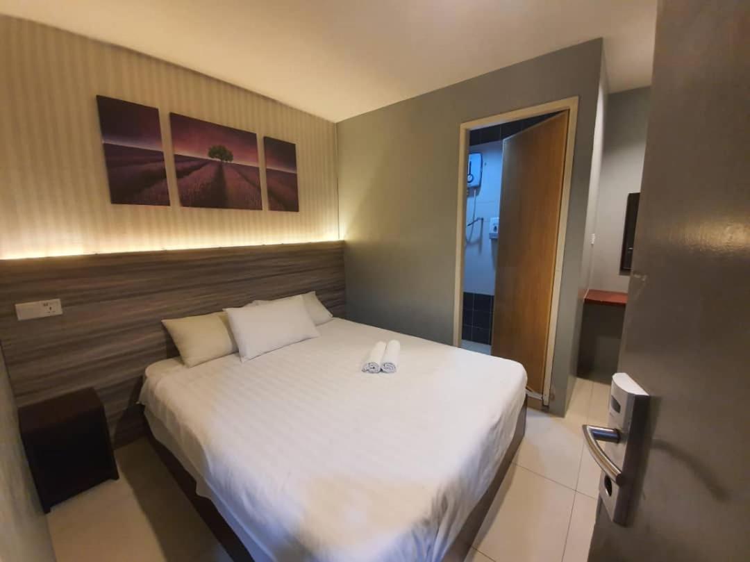 One Point Hotel Кучинг Екстериор снимка