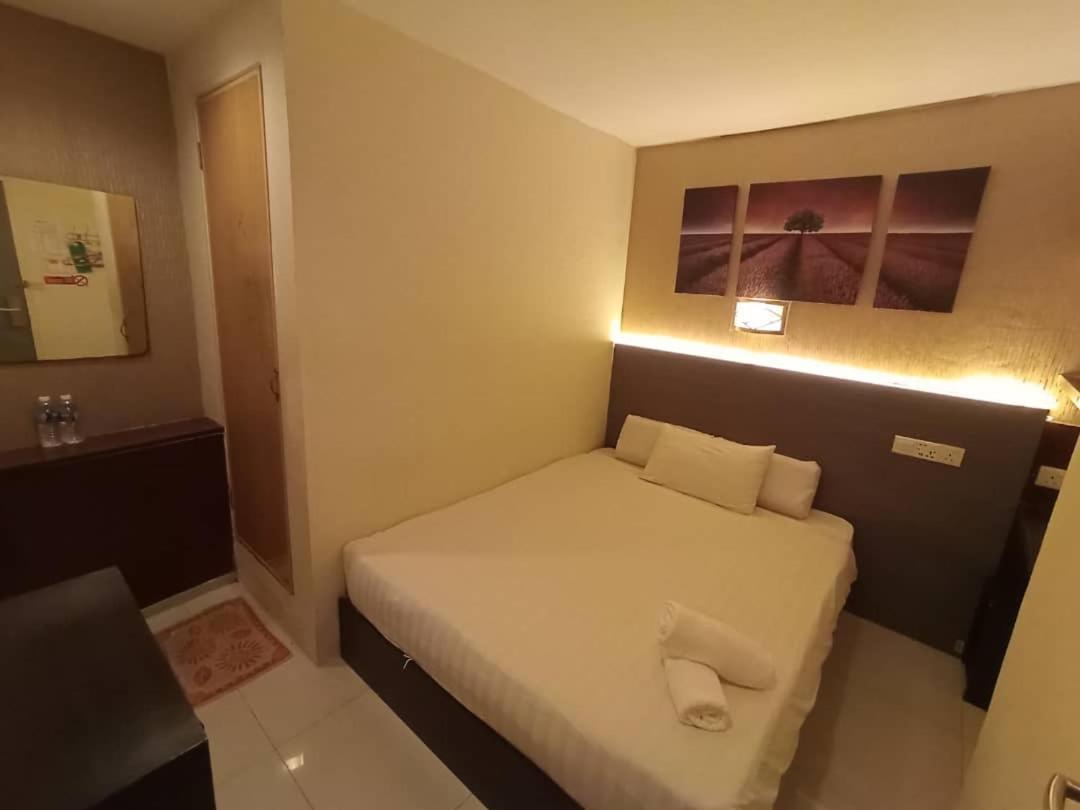 One Point Hotel Кучинг Екстериор снимка