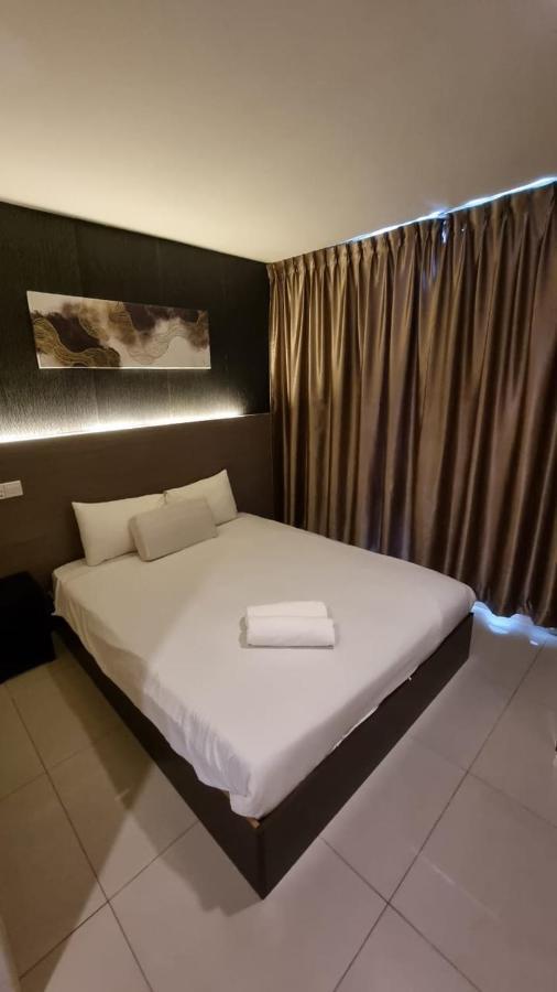 One Point Hotel Кучинг Екстериор снимка