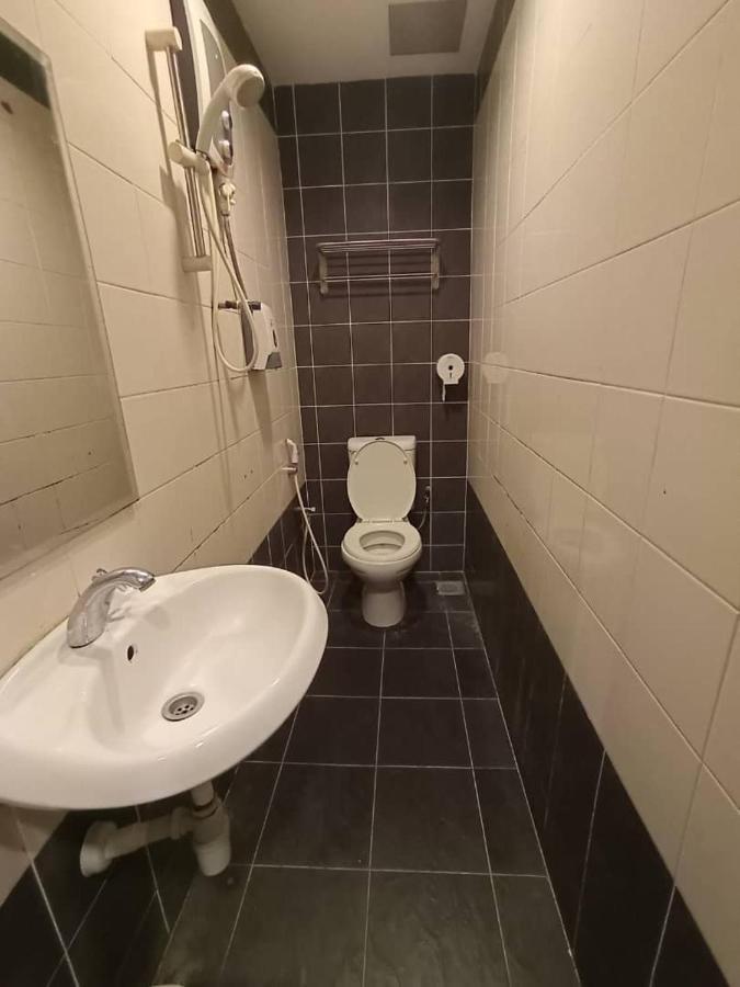 One Point Hotel Кучинг Екстериор снимка