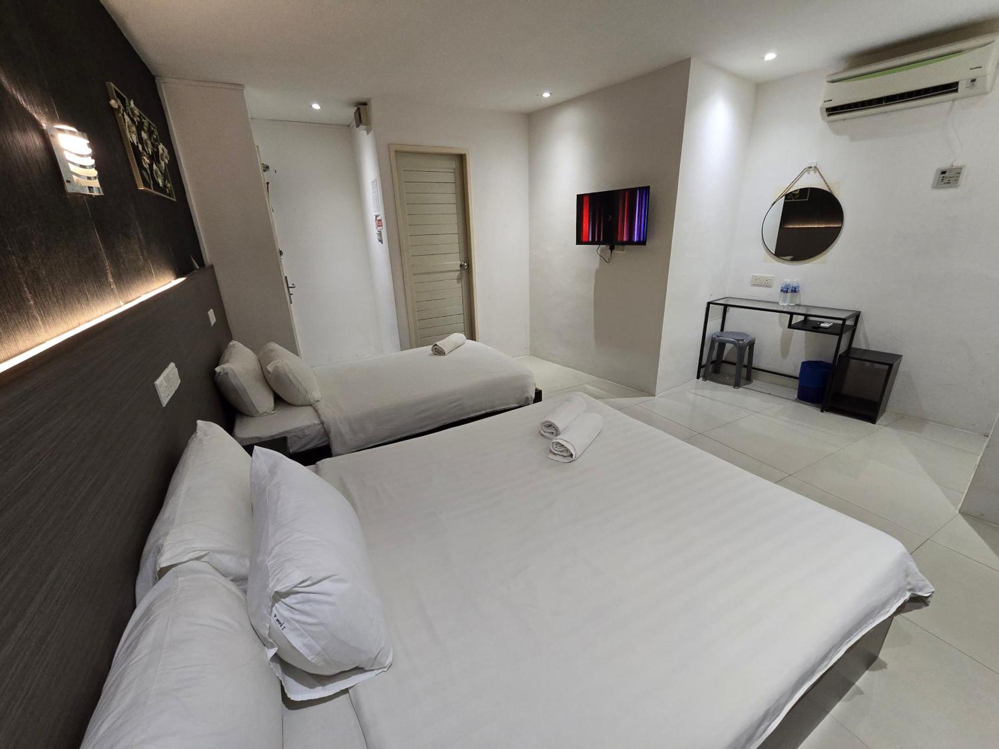 One Point Hotel Кучинг Екстериор снимка