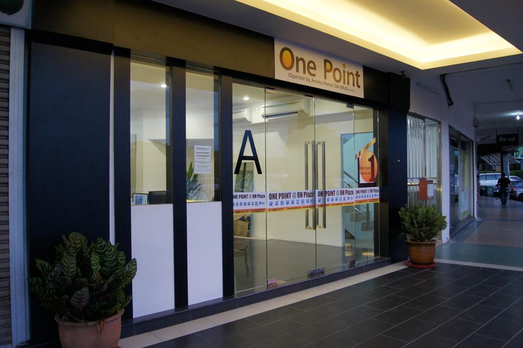 One Point Hotel Кучинг Екстериор снимка