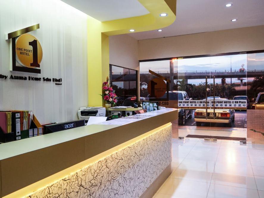 One Point Hotel Кучинг Екстериор снимка