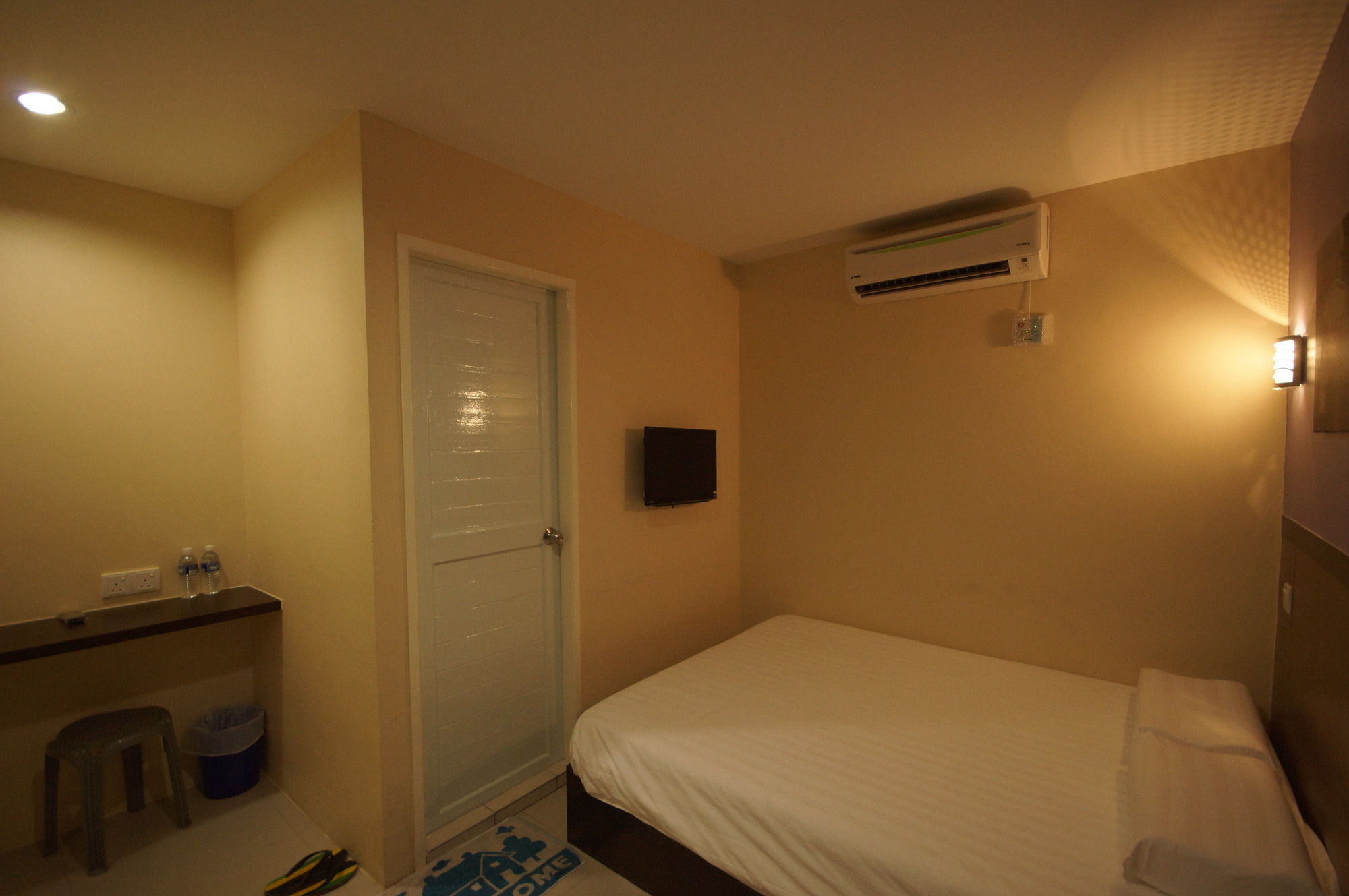 One Point Hotel Кучинг Екстериор снимка