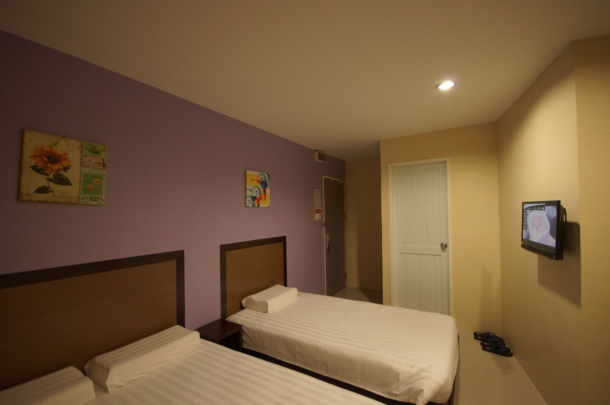 One Point Hotel Кучинг Екстериор снимка