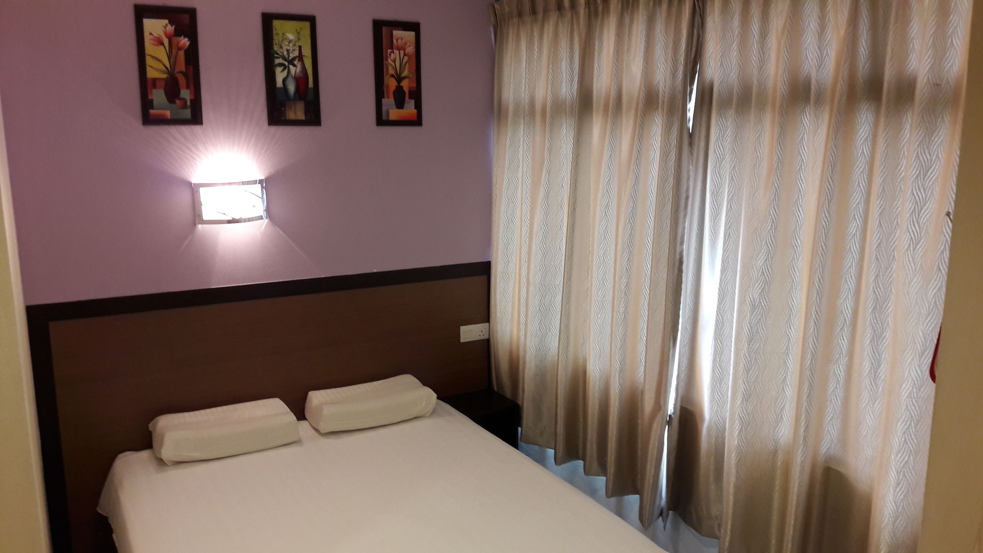 One Point Hotel Кучинг Екстериор снимка